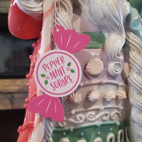 Gorgeous Whimsical Santa-NWT - Picture 2 of 9